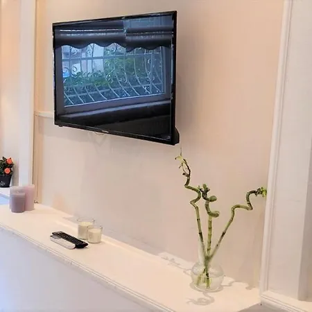 Апартаменты Modern Chic 2br Vibrant Neighborhood *