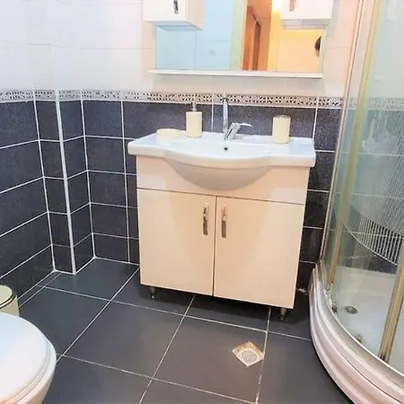 Modern Chic 2br Vibrant Neighborhood Стамбул