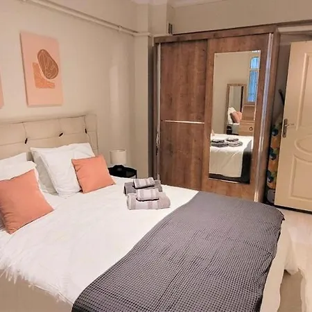 Modern Chic 2br Vibrant Neighborhood