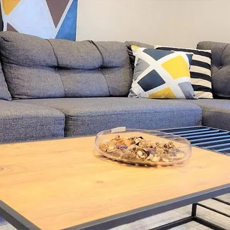 Modern Chic 2br Vibrant Neighborhood *